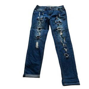 Distressed holy jeans 4
